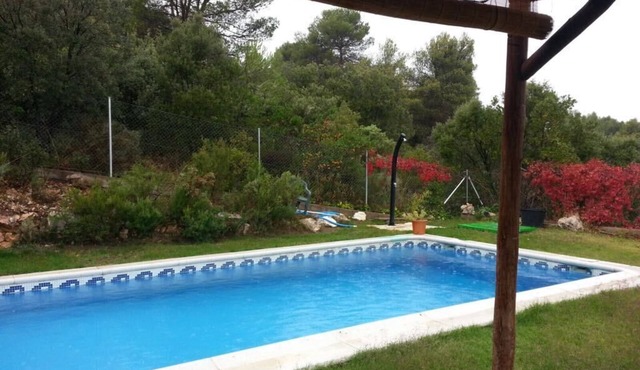 Charming house, with pool, porch and barbecue in the mountains
