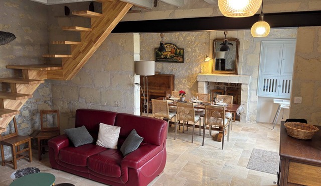 Charming house in the wine-growing village of Cravant les Coteaux.