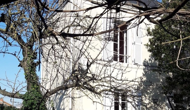 CHARMING HOUSE IN A CLOSED GARDEN 3 MINUTES FROM THE ILE DE RE BRIDGE