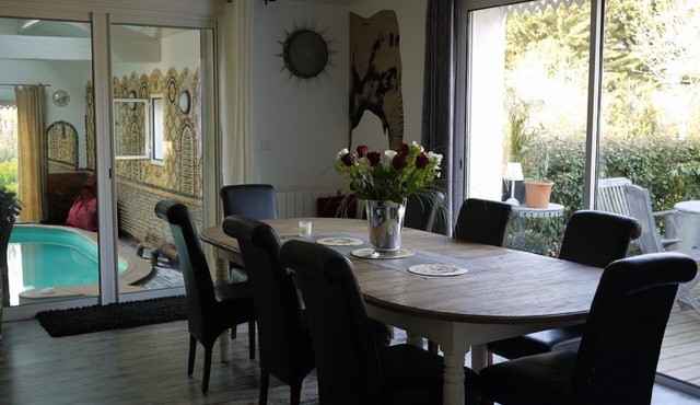 Charming house on park 4300m and heated indoor pool, 14/16P