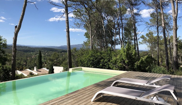 Charming house with pool, garden and magnificent views of the Pic St Loup