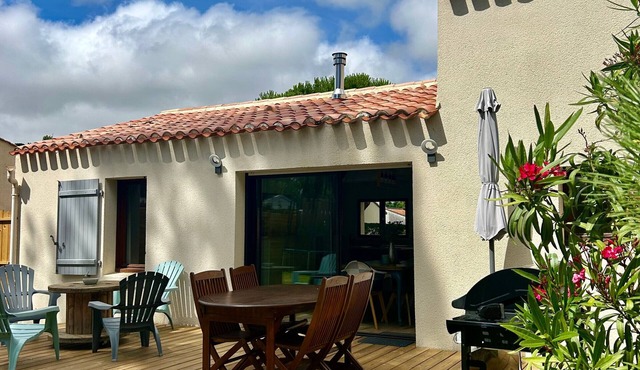 Charming House Near Forest and Beach, Quiet Area, 3 Stars, WiFi, Garden, BBQ