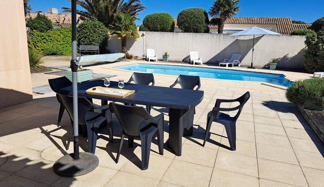 Charming house for 6 people, quiet residence with private pool