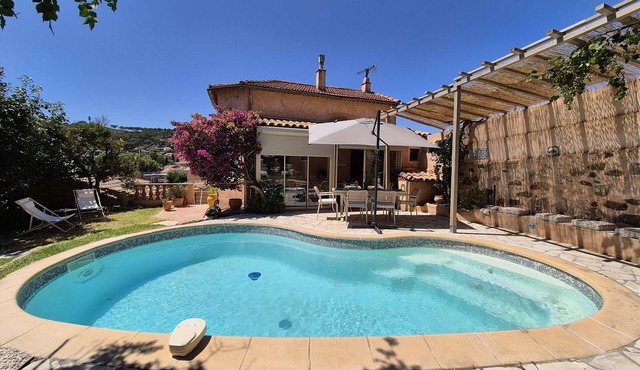 Charming house with pool, air conditioning, and Wi-Fi, just steps from the harbor and the beaches.