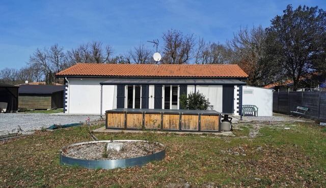 Charming house sleeps 6 to 8