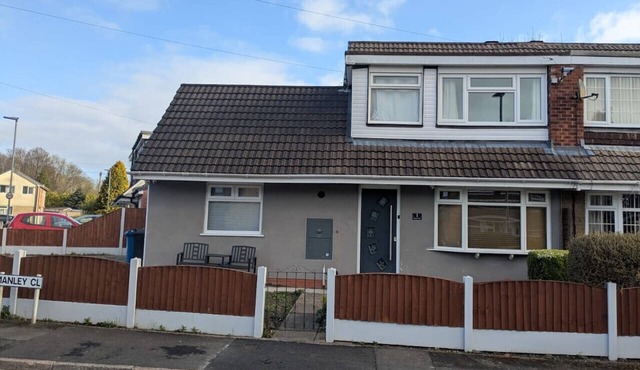 Charming Home Office x2 Living Rooms Driveway Parking