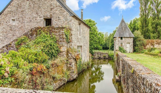 Charming holiday home in Portbail-sur-Mer with a terrace