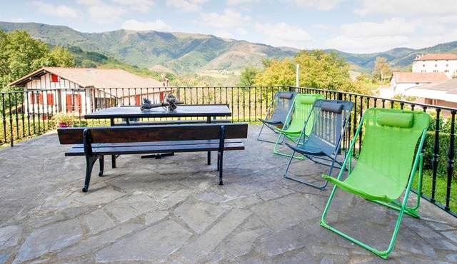 Charming Holiday Home in Arantza near Forest