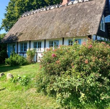 Charming Holiday Home From 1870 On Fejø