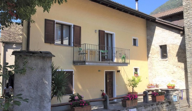Charming holiday home in the heart of the village of Verscio, Centovalli Valley