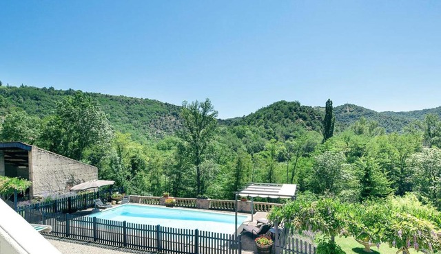 Charming Holiday Home in etables with Swimming Pool