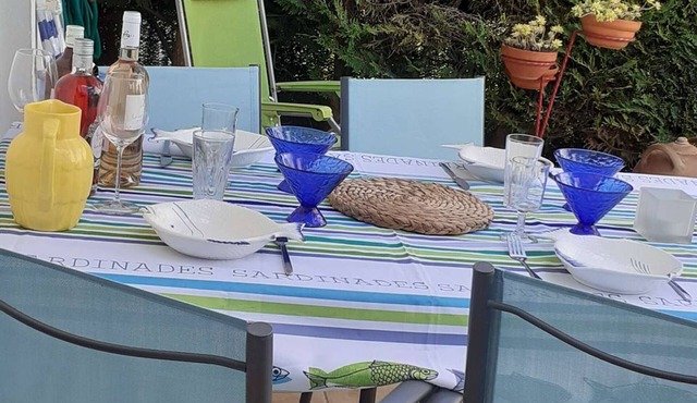 Charming Holiday Home with Garden View, Terrace, Balcony & Parking in Royan