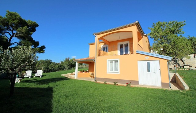 Charming holiday home with sea view, 2 bicycles, barbecue, deckchair, private balcony
