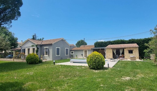 Charming holiday house with private pool, Maillane