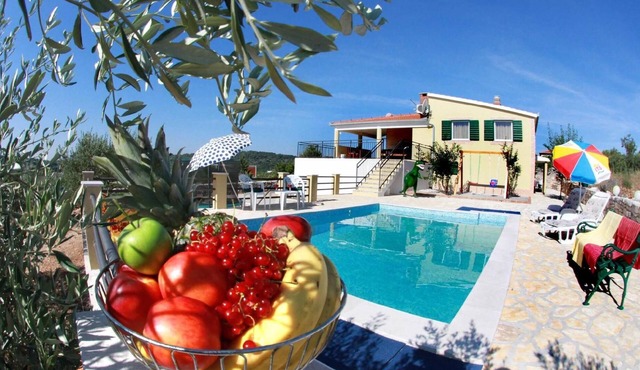 Charming Holiday House with extensive view