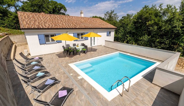 Charming holiday house Aurora with private pool
