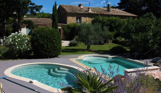 CHARMING HOLIDAY IN PIOLENC VAUCLUSE PROVENCE for 12 to 13 people