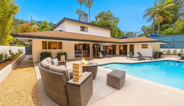 Charming Hollywood Hills Villa: Heated Pool, Unique Design, Peaceful and Private