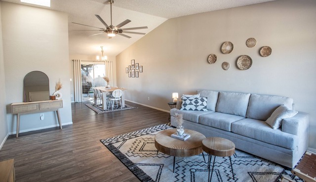 Charming Home 10-minute drive to Stadium!
