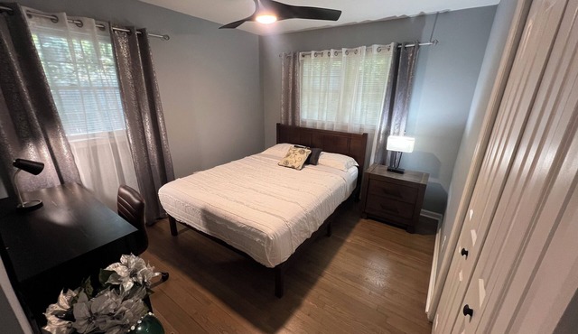 Charming Home 10min from Airport, close to DT Atlanta . Enjoy privacy & comfort!