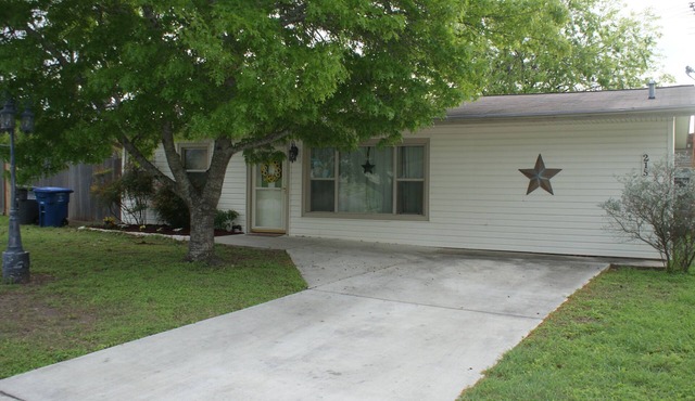 Charming home away from home, Pet-Friendly and Handicap Accessible