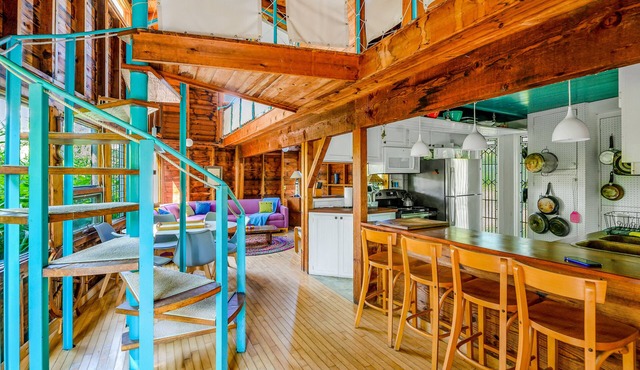 Charming home close to beach with fast WiFi & washer/dryer - dog-friendly