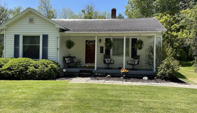 CHARMING HOME CLOSE TO WATKINS GLEN & INTERNATIONAL RACETRACK