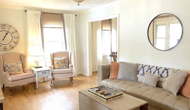 Charming Home ~ Expo-Centre ~ Near City Center ~ Fenced Yard