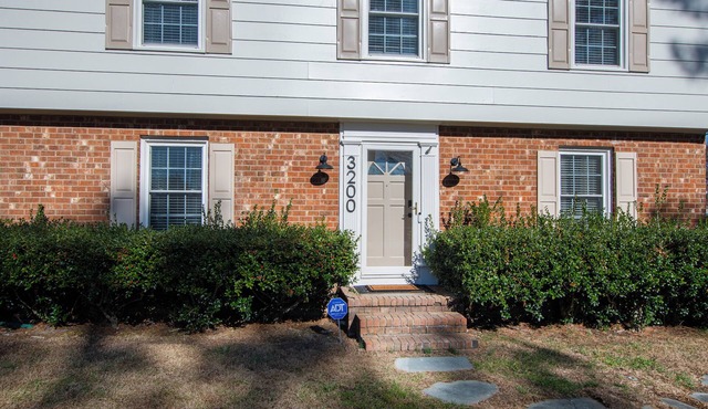 Charming Home for 10 in Rocky Mount