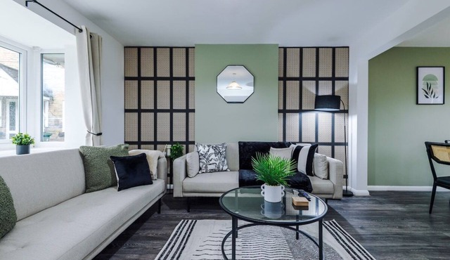 Charming Home in Mossley Sleeps8