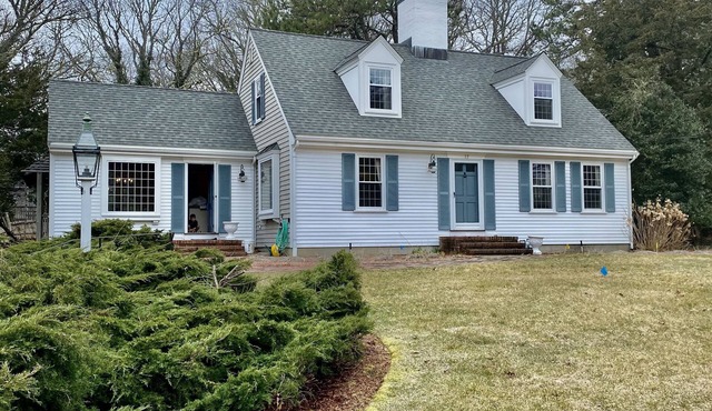 Charming home in Osterville close to beach! Includes beach pass