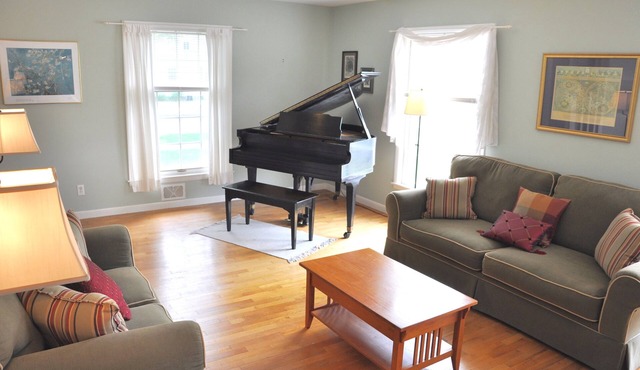 Charming Home In Quiet Location Near Downtown Holland!