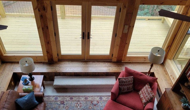 Charming home in Seven Devils. Close access to tubing, ziplining, & hiking.