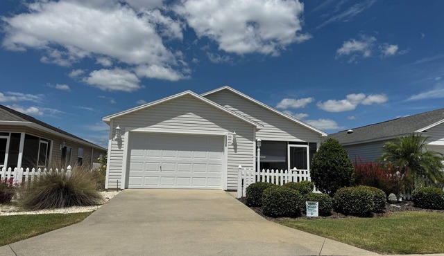 Charming Home in The Villages - Golf Cart & BBQ - Near Brownwood Paddock Park
