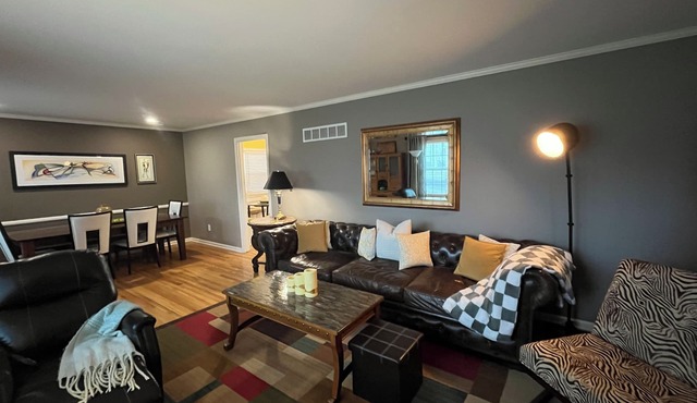 Charming home in a safe, conveniently located area near Meadowbrook Park
