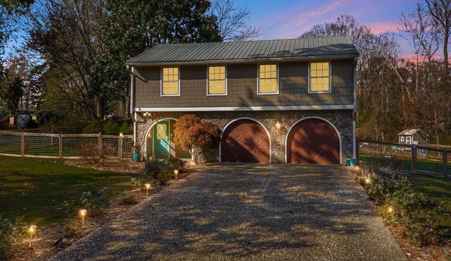 Charming Home in West Asheville - Hot tub/Deck/Firepit/Fenced Yard