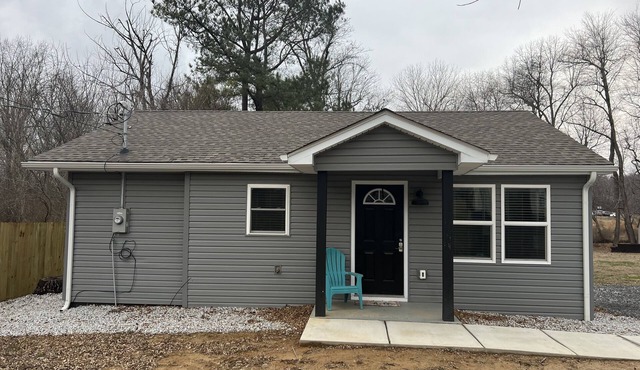 Charming Home just minutes from Interstate and Mall