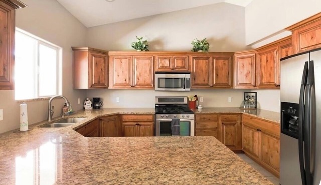 Charming home, large yard, garage, quiet neighborhood!