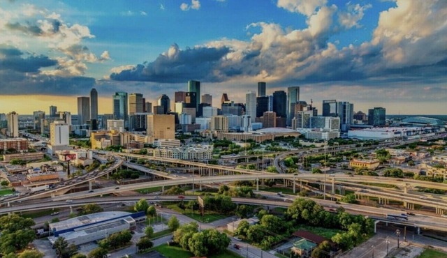 CHARMING HOME MINS TO HOSPITAL, UOFH, ASTROS, ROCKETS, AIRPORT