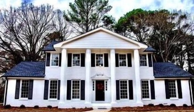 Charming Home Near StoneMountain Park w/Playroom & Hot Tub