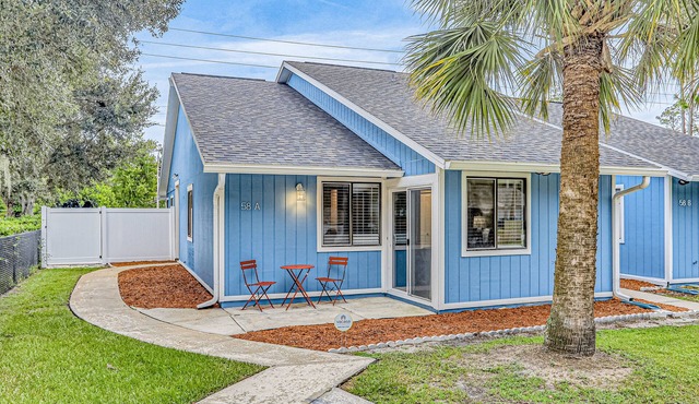 Charming home near beach & golf with central AC & patio - dog-friendly