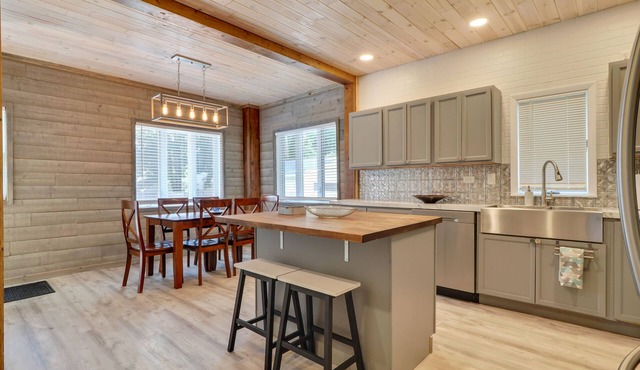 Charming Home Near Downtown and Golf Courses
