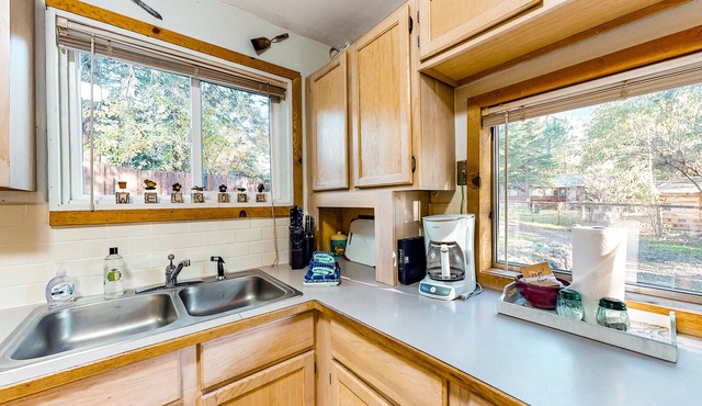 Charming Home Near the Lake w/Free WiFi