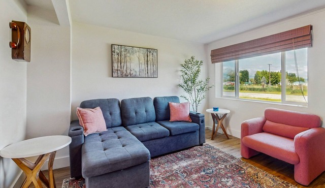 Charming Home Near the Banks of the Columbia River in Scenic Brewster