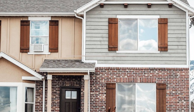 Charming Home North Logan 3BD/2.5BA Sleeps 6