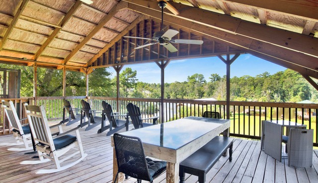 Charming Home on Fish River - Perfect for your Family!