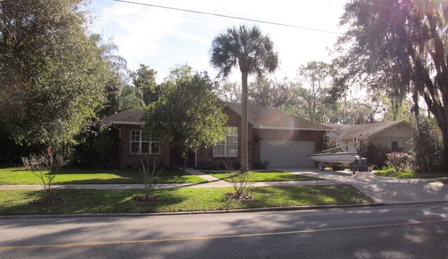 Charming Home on Oak lined street in Historic District