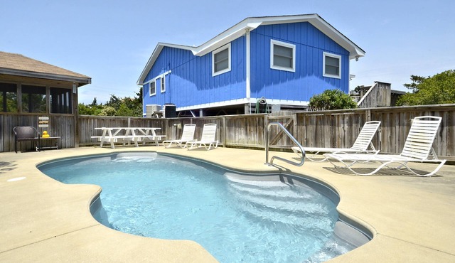 Charming home on quiet street, pool & spa. Perfect review scores, no junk fees