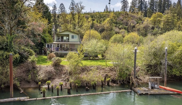 Charming home on the Siuslaw River with private dock, fire pit, WiFi, & W/D