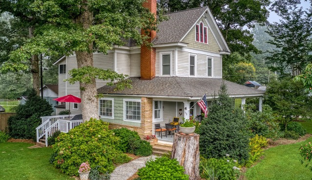 Charming home, perfect for families, Bikers, Brevard College, College, camps